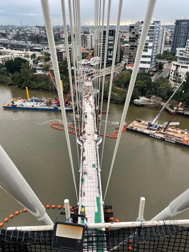 The 100 tonne, 25m final span was craned into place this week. Photo: Brisbane City Council.