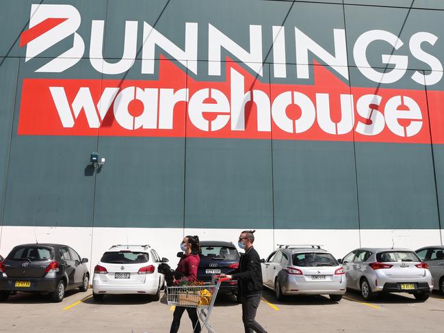 SYDNEY, AUSTRALIA - NewsWire Photos, SEPTEMBER, 27 2021: People are seen at Bunnings in Alexandria as Covid-19 restrictions ease in Sydney. Picture: NCA NewsWire / Gaye Gerard