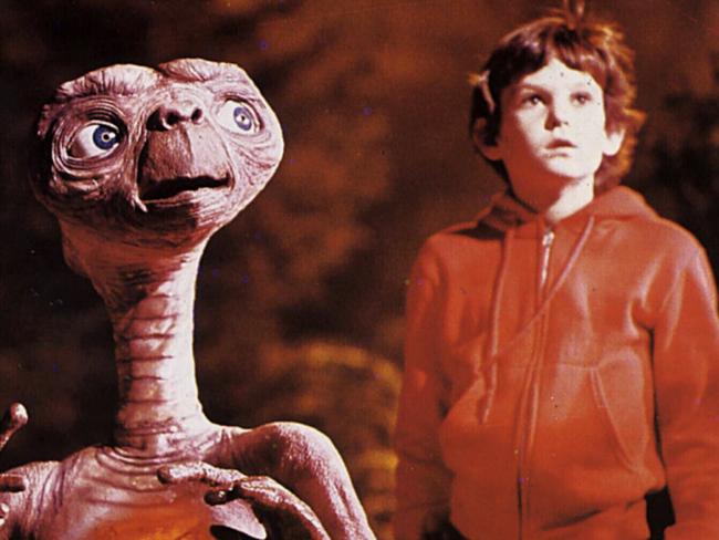 12/09/1996 PIRATE: 1982. ET character and child actor Henry Thomas in a scene from the film E.T. the Extra-Terrestrial.