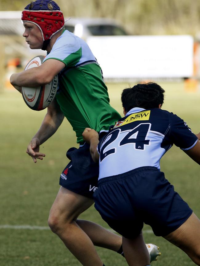 Edward Bryant tackled by Kingston Finau