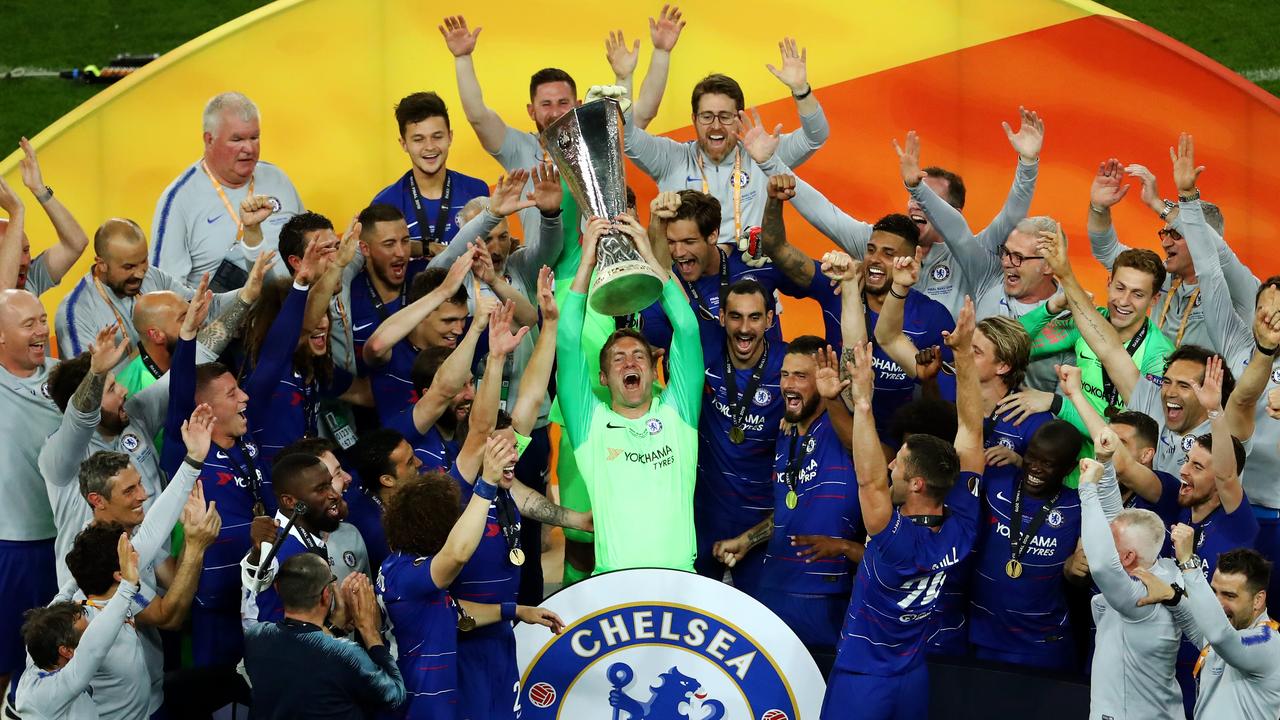 Robert Green lifts the Europa League trophy