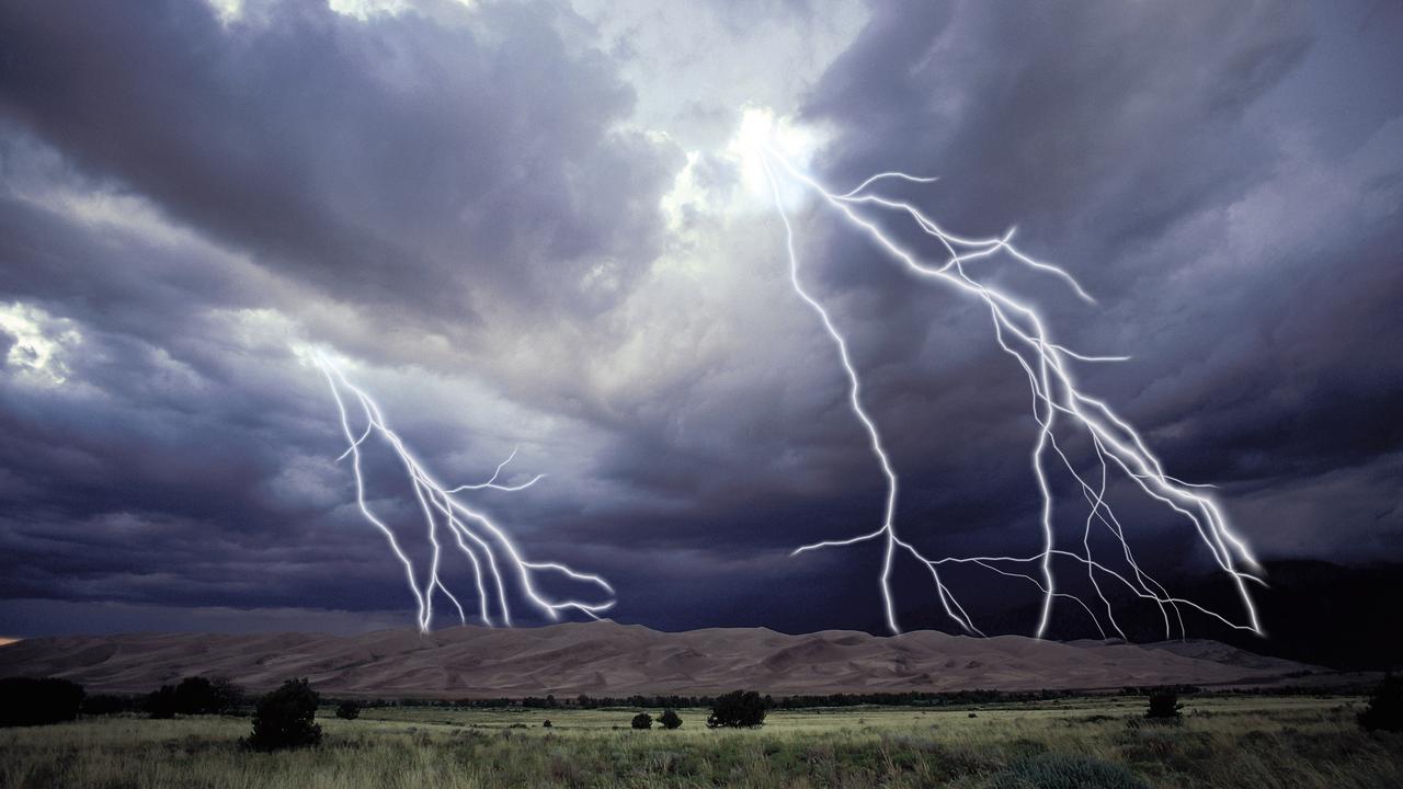 A private weather watching Facebook page’s prediction that the Wide Bay could be in for up to a metre of rain over three days in early 2024 has been dismissed as akin to throwing darts at a dart board.