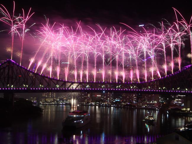 BRISBANE, AUSTRALIA. NewsWire Photos. AUGUST 31, 2024. Colour and atmosphere at Riverfire on Saturday night, as the city is dazzled by fireworks and an aerobatic demonstration by the ADF. Picture: NewsWire/ Richard Gosling