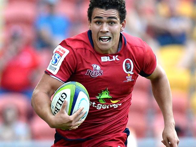 BRISBANE, AUSTRALIA - APRIL 15: Izaia Perese of the Reds breaks away from the defence during the round eight Super Rugby match between the Reds and the Kings at Suncorp Stadium on April 15, 2017 in Brisbane, Australia. (Photo by Bradley Kanaris/Getty Images)