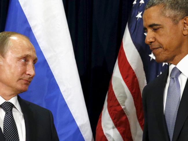 U.S. President Barack Obama extends his hand to Russian President Vladimir Putin during their meeting at the United Nations General Assembly in New York September 28, 2015. REUTERS/Kevin Lamarque - RTX1SYBB