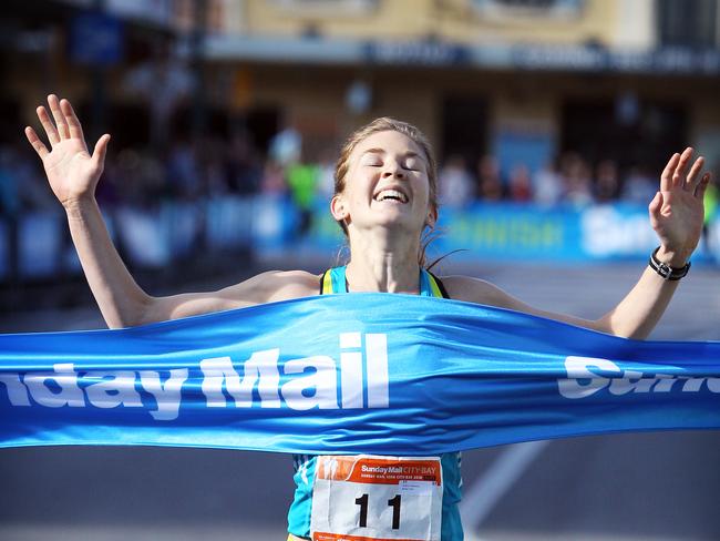 Jess Stenson (nee Trengove) wins her first City to Bay in 2010.