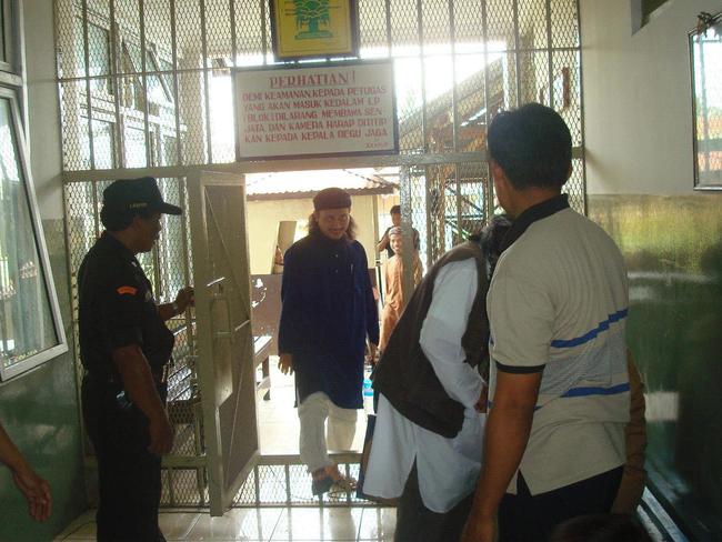 Convicted Bali bombers Imam Samudra (centre), Mukhlas, in background and Amrozi (obscured by guard) in Batu prison days before their execution by firing squad.