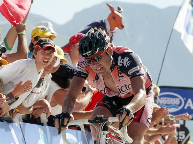 Cadel Evans finishes up the Col d’Aubisque.