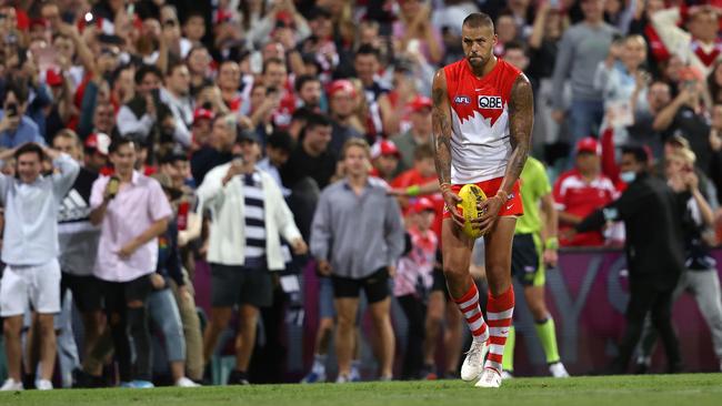 Lance Franklin takes his shot for goal as the fans wait to charge. Picture: Phil Hillyard