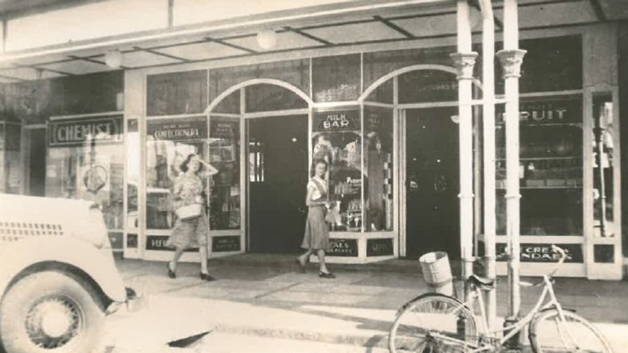 Lathouras Crt – Front of the original Elite Cafe circa 1950. Photo courtesy of Theo &amp; Meta Lathouras Photo Contributed