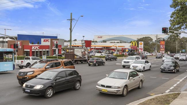 The busy Cumberland Highway has 77,000 vehicles drive past the Briens Rd sites that will go under the hammer this month.