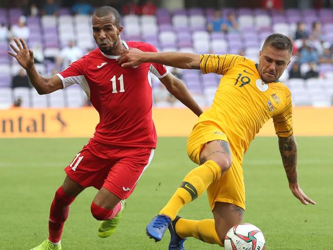 Australia's defender Joshua Risdon (R) fights for the ball with Jordan's midfielder Yasen Bakheet during the 2019 AFC Asian Cup football game between Australia and Jordan at the Hazza Bin Zayed stadium in Al-Ain on January 6, 2019. (Photo by KARIM SAHIB / AFP)