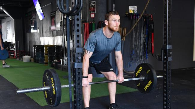 Boxer Dennis Hogan training this morning. (AAP Image/Darren England)