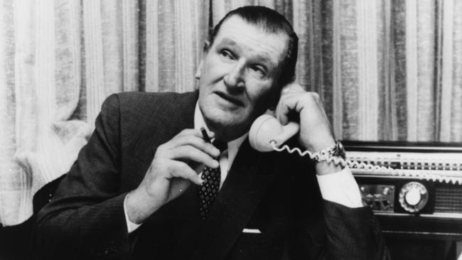 Frank Packer absolutely up to his armpits in work back in the day.