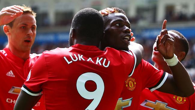 Manchester United's French midfielder Paul Pogba (R) celebrates with Manchester United's Belgian striker Romelu Lukaku (L).