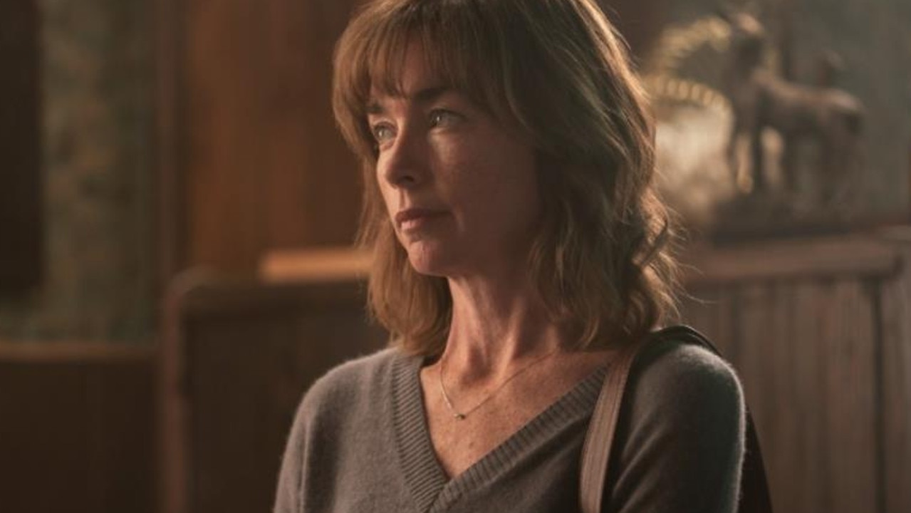 Lori Ross is played by Julianne Nicholson.