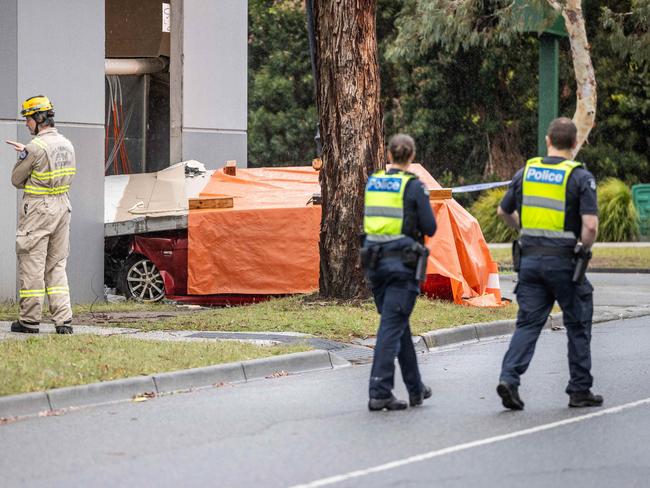 MELBOURNE, AUSTRALIA. NewsWire Photos. 30 NOVEMBER 2024. Police are investigating the circumstances surrounding a fatal crash in Pakenham early this morning., It’s believed a vehicle was travelling along Olympic Way when it left the road and crashed through the back wall of a supermarket about 3.50am., The force of the crash caused part of a concrete wall to collapse onto the vehicle, trapping the single occupant inside., The male driver was declared deceased at the scene.Picture: NewsWire/ Jake Nowakowski