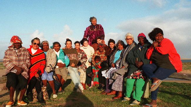 Aboriginal women from Coober Pedy visit Hindmarsh Island, South Australia in 1995 to hear "secret women's business" that convinced Federal Aboriginal Minister Tickner to stop building a toll bridge, linking island to mainland.