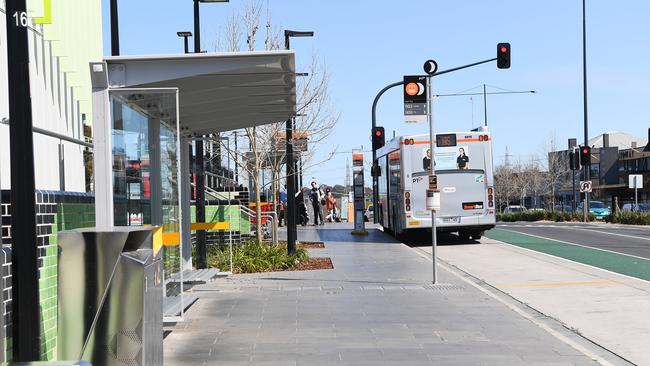 A new program will see 1000 students offered a topped up Myki card to help their commute to and from school.