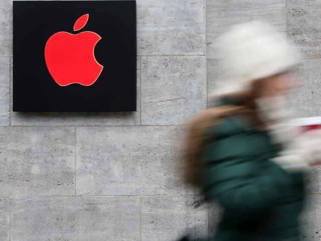 BERLIN, GERMANY - DECEMBER 01: A pedestrian passes a red Apple logo at the Apple Store on December 1, 2014 in Berlin, Germany. On World AIDS Day, December 1, Apple is donating a portion of sales at the company's retail and online stores around the world to a global fund to fight the disease. In addition, for the following two weeks, the company, in cooperation with the brand Product Red, also known as (RED), will offer 25 apps for sale whose proceeds will go directly to the initiative. (Photo by Adam Berry/Getty Images for Apple)