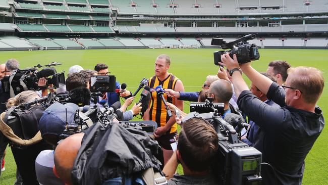 AFL players encouraged to publicly call out misinformation or incorrect stories by media