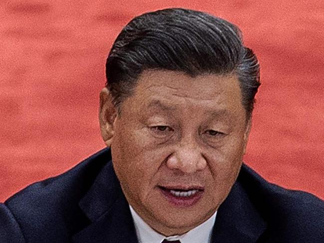 Chinese President Xi Jinping (C) delivers a speech during a ceremony to honour people who fought against the COVID-19 coronavirus pandemic, at the Great Hall of the People in Beijing on September 8, 2020. (Photo by NICOLAS ASFOURI / AFP)