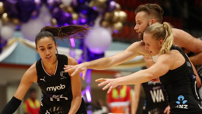 Maria Folau (L) takes the pass from Laura Langman (C) in the Silver Ferns loss to the New Zealand men’s team.