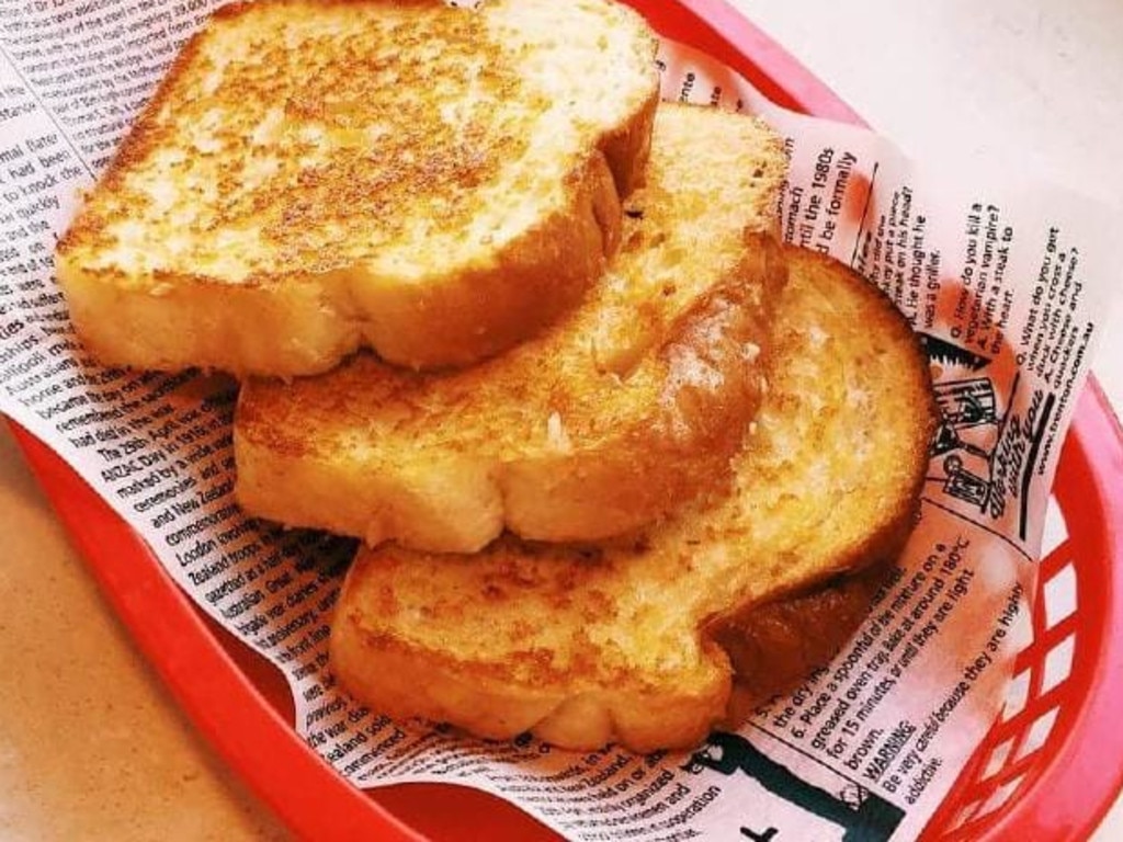 Sizzler's cheese toast. Picture: Achieving Euphoria/Instagram