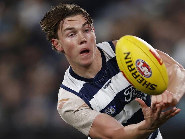 GEELONG, AUSTRALIA - AUGUST 05: Tanner Bruhn of the Cats handballs during the round 21 AFL match between Geelong Cats and Port Adelaide Power at GMHBA Stadium, on August 05, 2023, in Geelong, Australia. (Photo by Darrian Traynor/AFL Photos/via Getty Images)