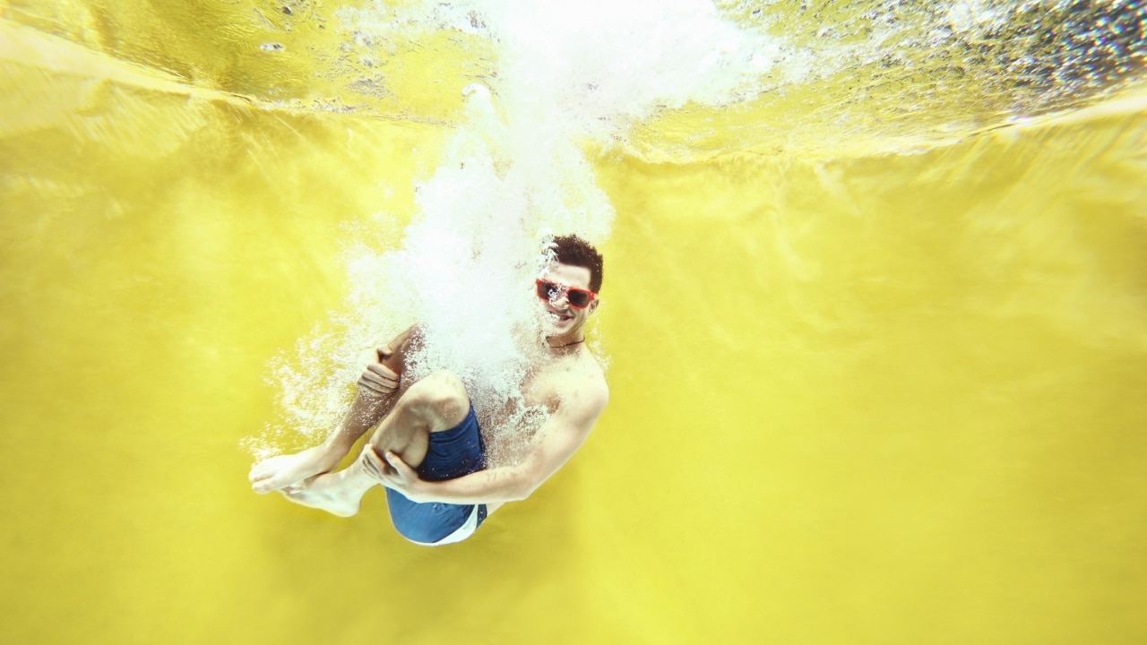 Ne le portez jamais dans une piscine en France