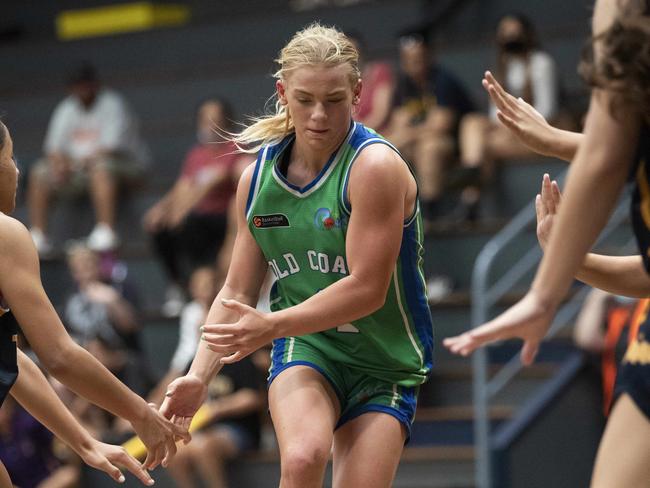 Ava Usher competing in the Queensland Under-16 State Basketball Championships at Auchenflower for the Gold Coast Waves earlier this year. Picture: Renae Droop