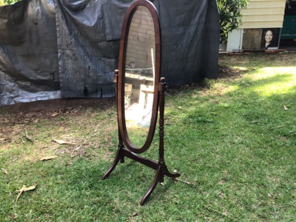 Oval mirror for sale in Wulgai for $95 ONO