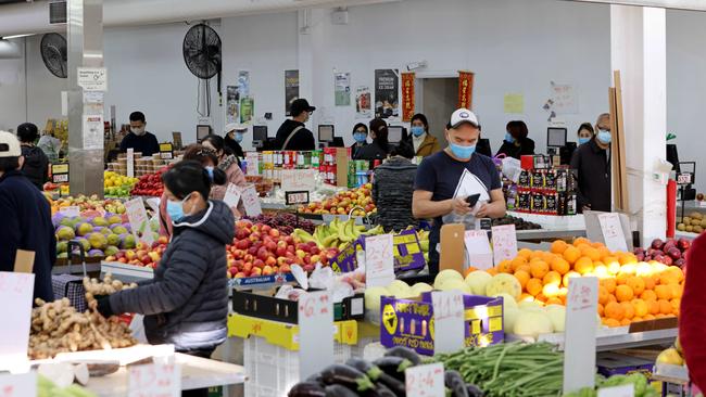 Shoppers have been warned to watch out for grocery prise rises in the lead-up to Chirstmas. Picture: NCA NewsWire / Damian Shaw