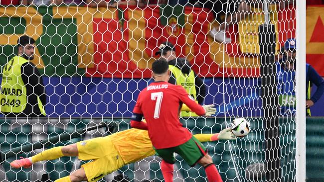 Jan Oblak makes a brilliant save. Photo by Kirill KUDRYAVTSEV / AFP.