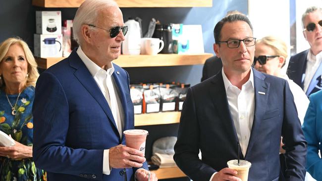 US President Joe Biden, First Lady Jill Biden (L) and Pennsylvania Governor Josh Shapiro (R) visit a coffee shop in Harrisburg, Pennsylvania, on July 7, 2024. (Photo by SAUL LOEB / AFP)