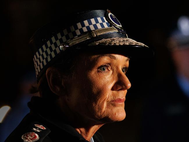 WEEKEND TELEGRAPHS. SPEAK TO DARMO BEFORE USE. Bondi junction stabbing attack mass murder. Police commissioner Karen Webb speaks to the media at a press conference outside Waverley Police Station. Saturday 13/04/2024. Picture by Max Mason-Hubers
