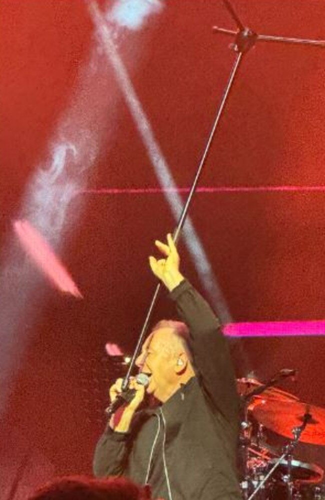 Frontman Jim Kerr was very interactive with the crowd. Picture: News.com.au / Jasmine Kazlauskas