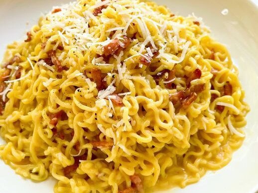 Bacon 2-minute noodle carbonara.