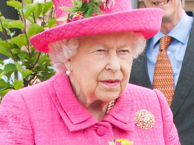 NON-EXCLUSIVE PICTURE: MATRIXPICTURES.CO.UK PLEASE CREDIT ALL USES  WORLD RIGHTS  Queen Elizabeth II visits Cambridge where Her Majesty started the day at the NIAB, (National Institute of Agricultural Botany), Park Farm.    The Queen viewed an exhibition celebrating 100 years of crop research at NIAB and learnt about the new building facilities.    She met staff before moving to the glasshouse to meet NIAB plant breeders to view plants and learn about research work to improve yield and crop resilience.   At the conclusion of the visit The Queen planted a tree and unveiled a plaque to mark her visit in their centenary year.  JUNE 9th 2019  REF: TST 192477