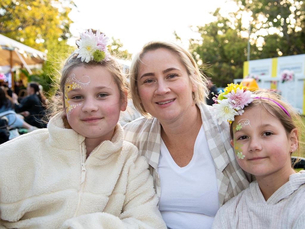 Georgia, Fiona and Hannah Warman. Festival of Food and Wine, Queens Park, Toowoomba Carnival of Flowers. Saturday September 10, 2022 Picture: Bev Lacey