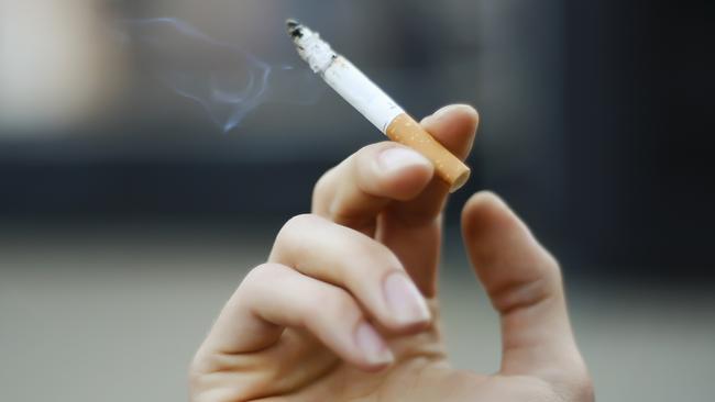 Prison officers want smoking banned in all South Australian jails.