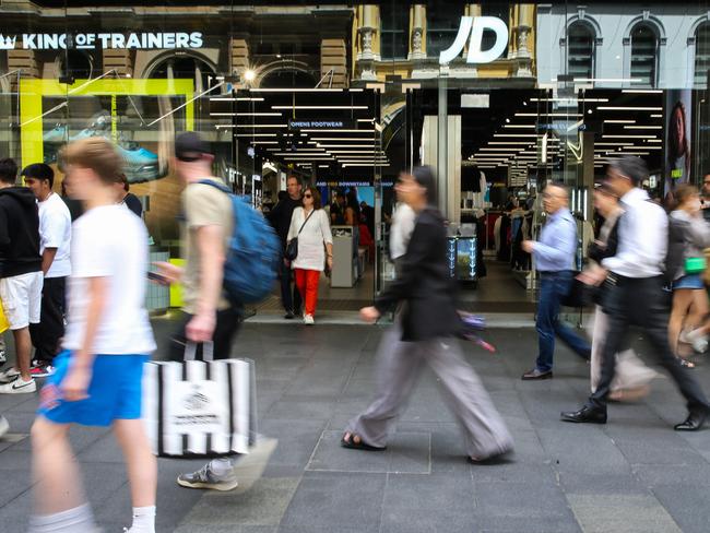 SYDNEY, AUSTRALIA : NewsWire Photos - DECEMBER 18 2024;  People are seen shopping in Pitt street mall in Sydney ahead of Christmas. Treasurer Jim Chalmers confirms $21bn budget blowout - AustraliaÃs bottom line is set to sink deeper into the red by $21bn over the next four years, with Ãunavoidable spendingÃ and uncertain global outlook to blame. Picture: NewsWire/ Gaye Gerard