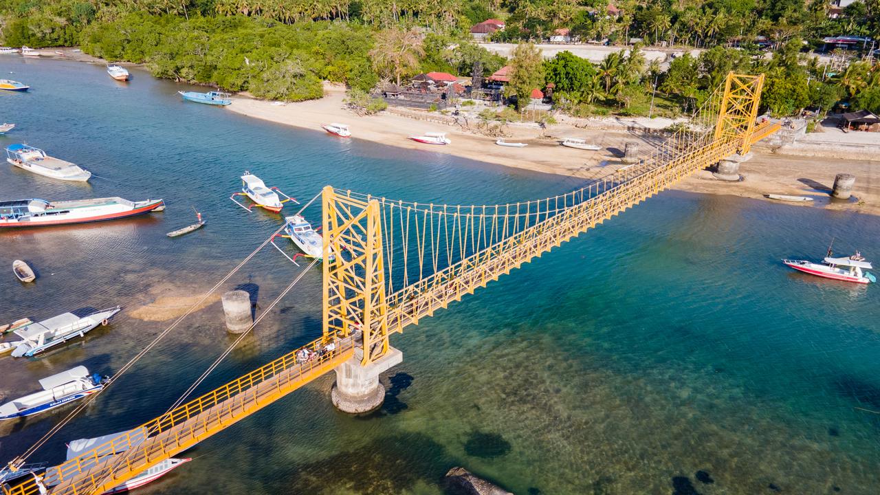 The bridge is about 10 metres high and connects Nusa Lembongan with Nusa Ceningan.