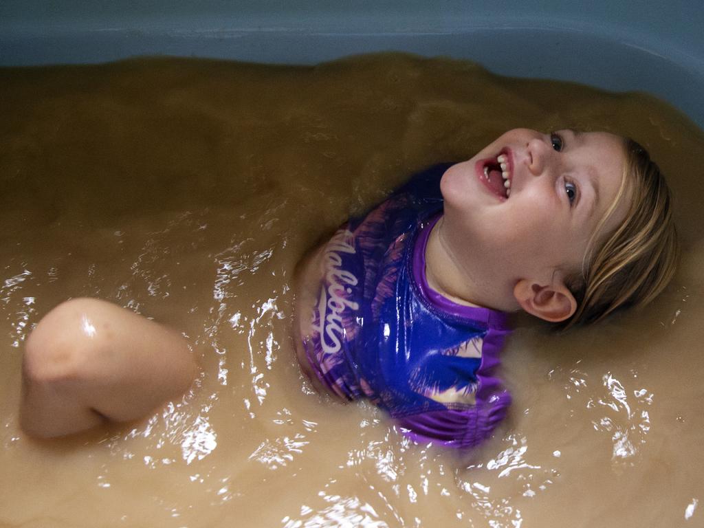 Talita Cohen, 4, poses for a portrait in a bath filled with tap water from the Darling River on January 17, 2019 in Louth, Australia. Local communities in the Darling River area are facing drought and clean water shortages as debate grows over the alleged mismanagement of the Murray-Darling Basin. Recent mass kills of hundreds of thousands of fish in the Darling river have raised serious questions about the way WaterNSW is managing the lakes system, and calls for a royal commission. (Photo by Jenny Evans/Getty Images)