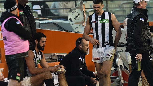 Scott Pendlebury comes to the bench in the final term.