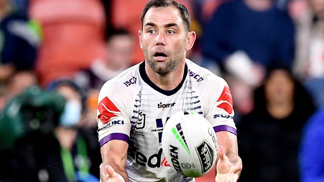 BRISBANE, AUSTRALIA - JULY 24: Cameron Smith of the Storm passes the ball during the round 11 NRL match between the Brisbane Broncos and the Melbourne Storm at Suncorp Stadium on July 24, 2020 in Brisbane, Australia. (Photo by Bradley Kanaris/Getty Images)