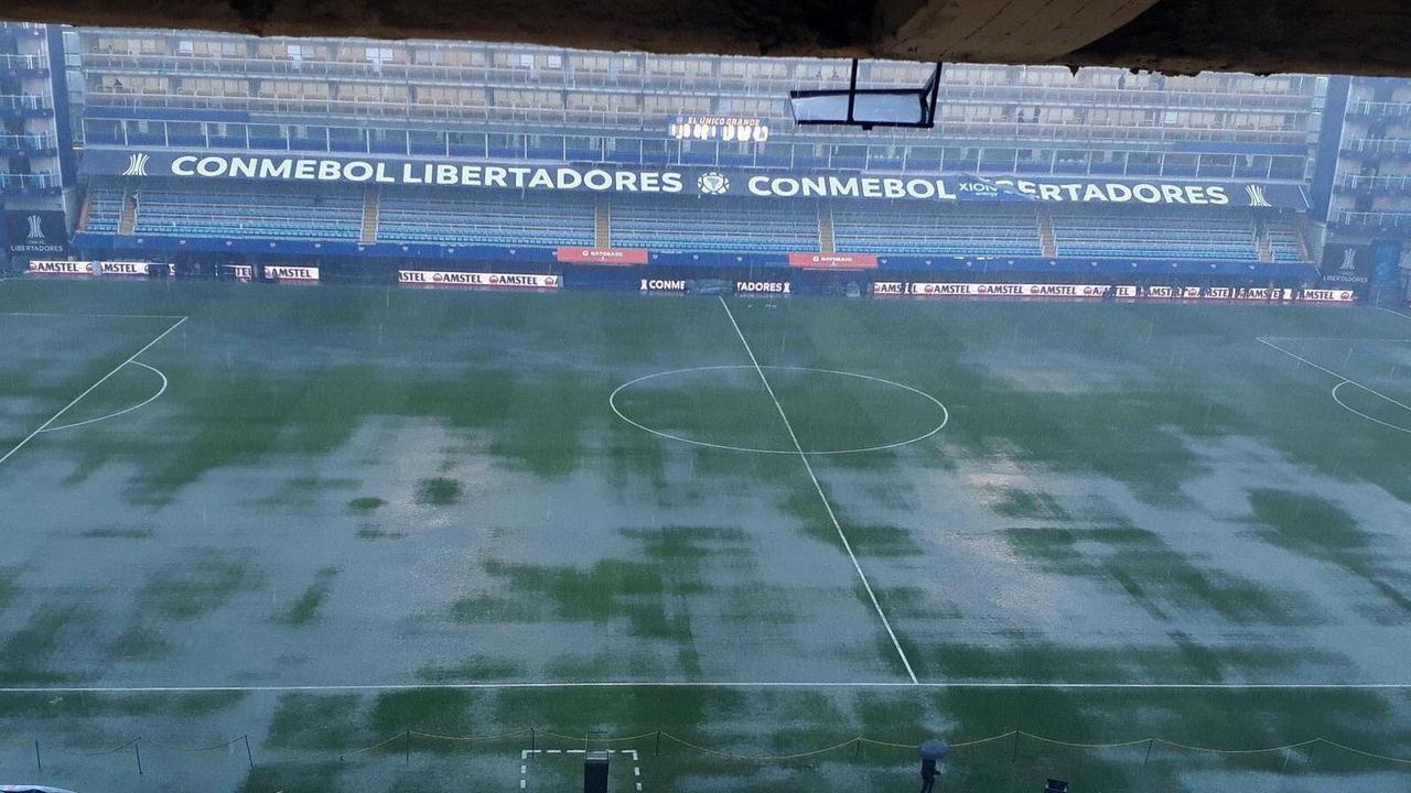 Torrential rain flooded the stadium and forced the first leg of the Copa Libertadores final to be postponed