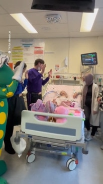 The Wiggles perform at dying toddler's bedside