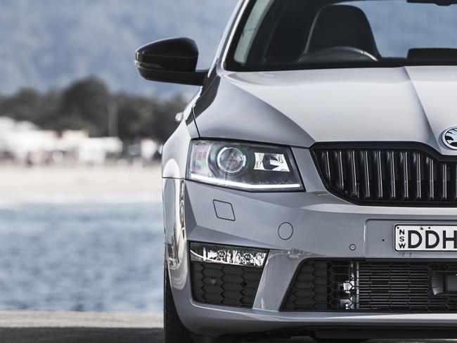 Carsguide 8822m Skoda Octavia RS 2016