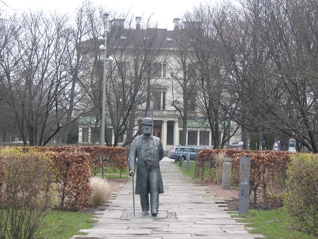  Gothenburg city centre — it looks old but its citizens are forward thinking.